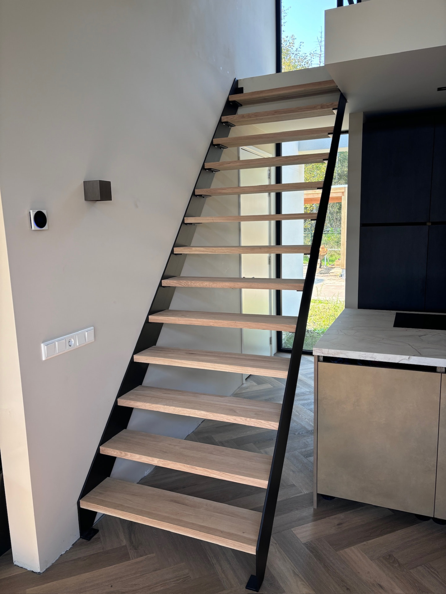 Trap, balustrade en stalen deur Wintelre — beeld 4