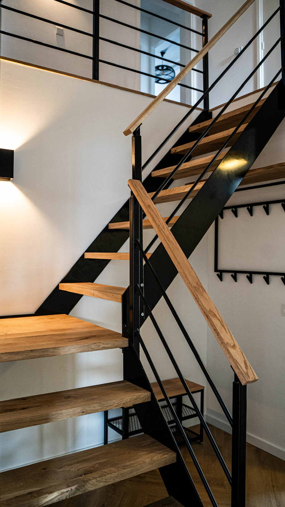 Stalen trap Best — beeld 3