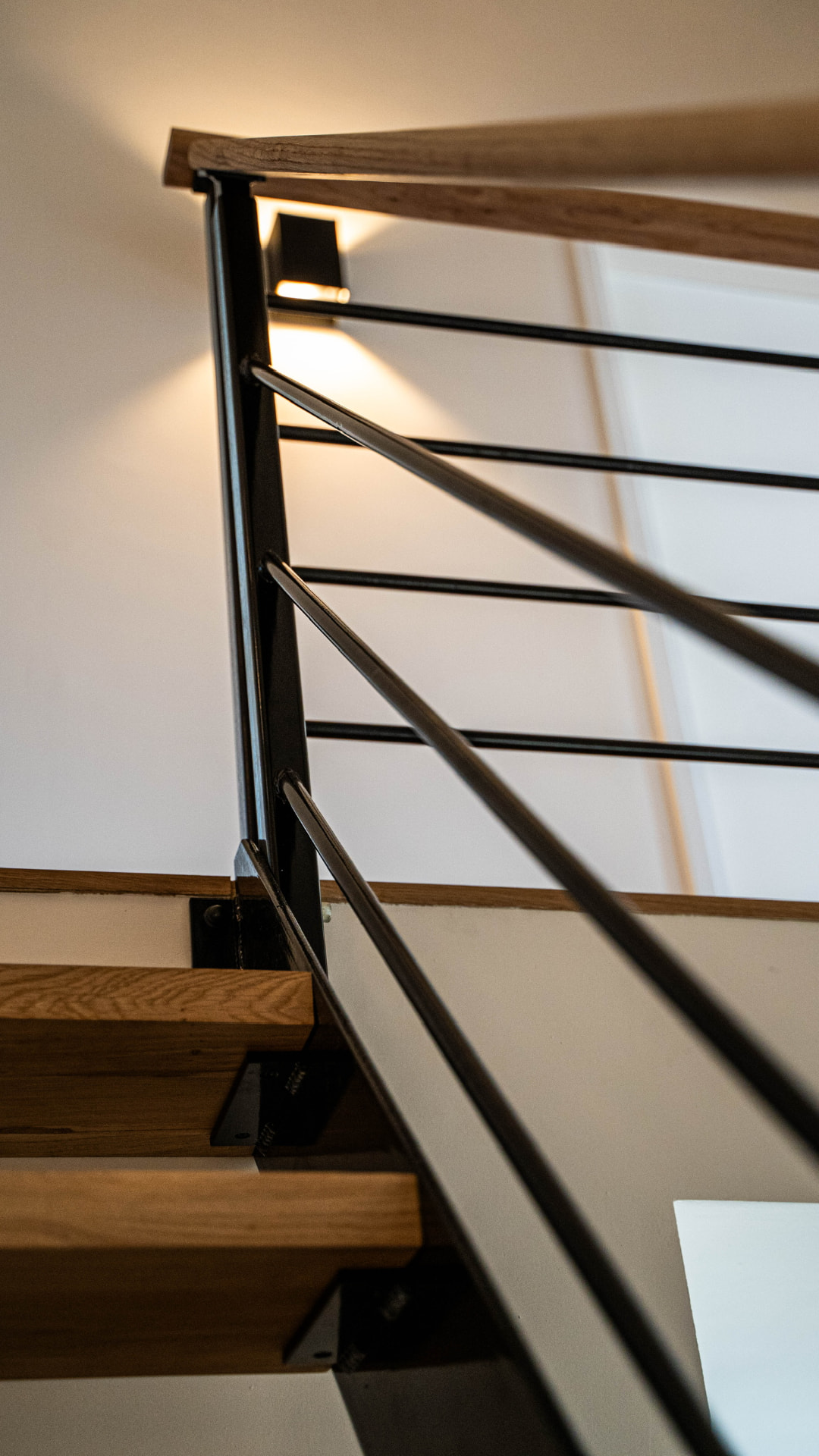 Stalen trap Best — beeld 1