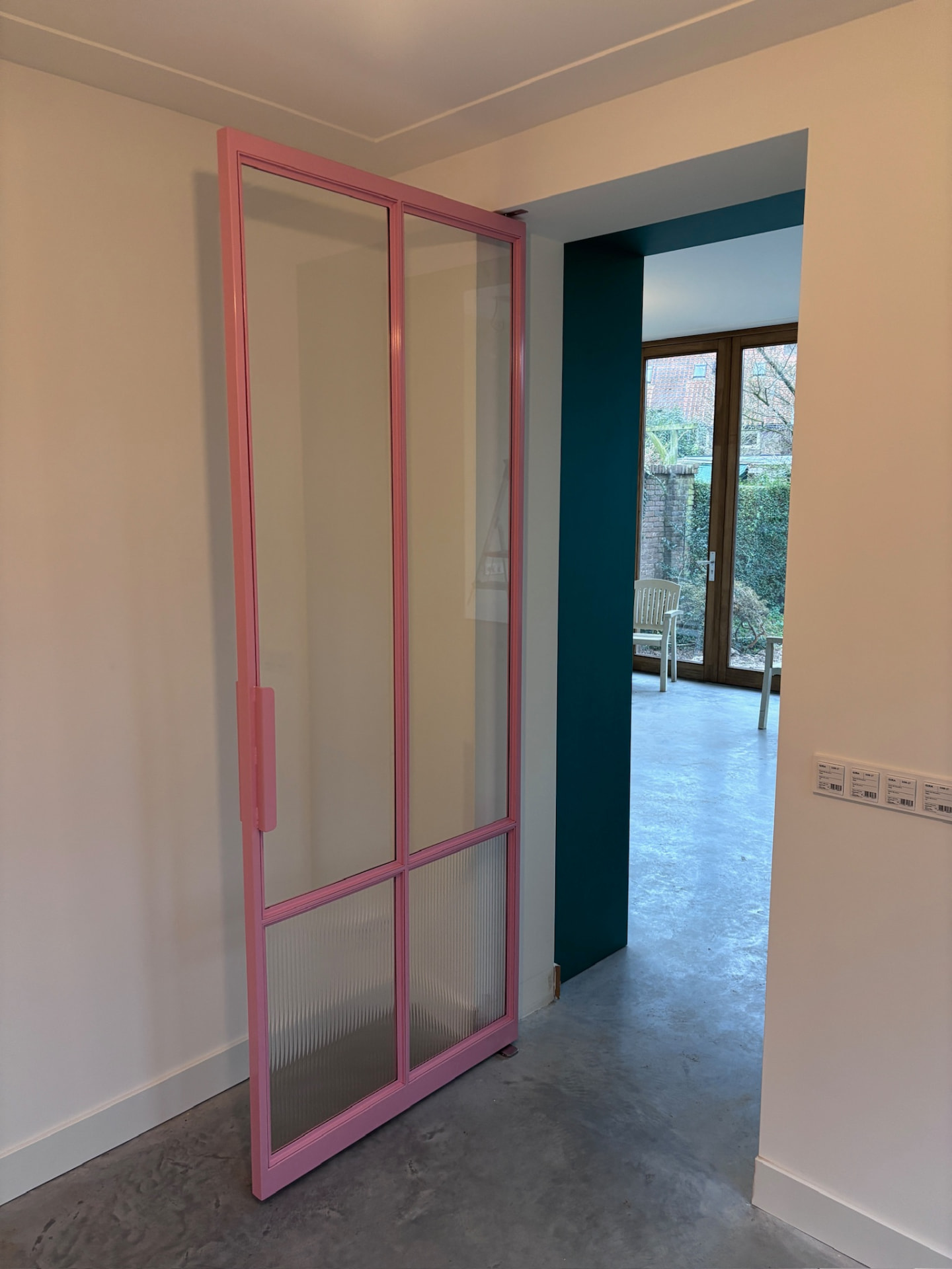 Twee roze taatsdeuren Eindhoven — beeld 2