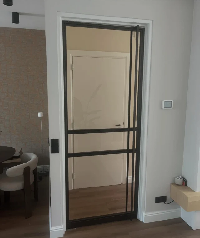 Stalen taatsdeur in dark Bronze met brons glas